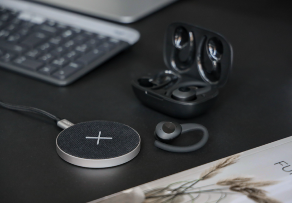 SACKit trådløs oplader & in-ears høretelefoner
