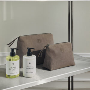 Georg Jensen Damask All Toilettaske, Kosmetikpung & Noble botanics håndpleje