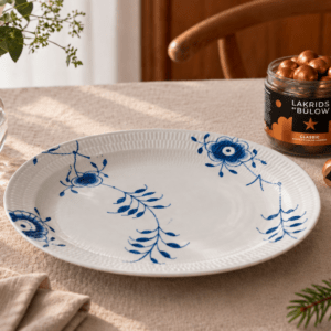Royal Copenhagen blå mega riflet fad & Lakrids by Bülow small