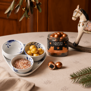 Royal Copenhagen Blå Mega Riflet Serveringssæt 4 dele & Lakrids by Bülow small